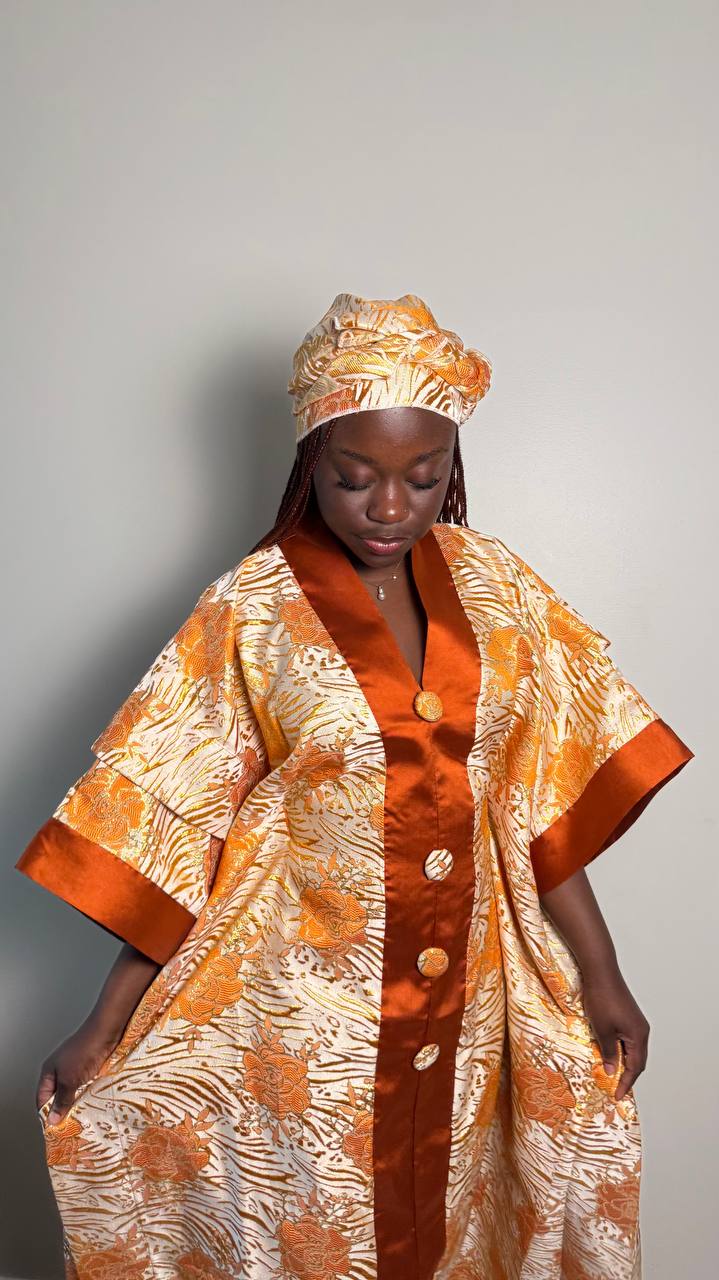 BOUBOU KEMI EN BROCARD AVEC FOULARD