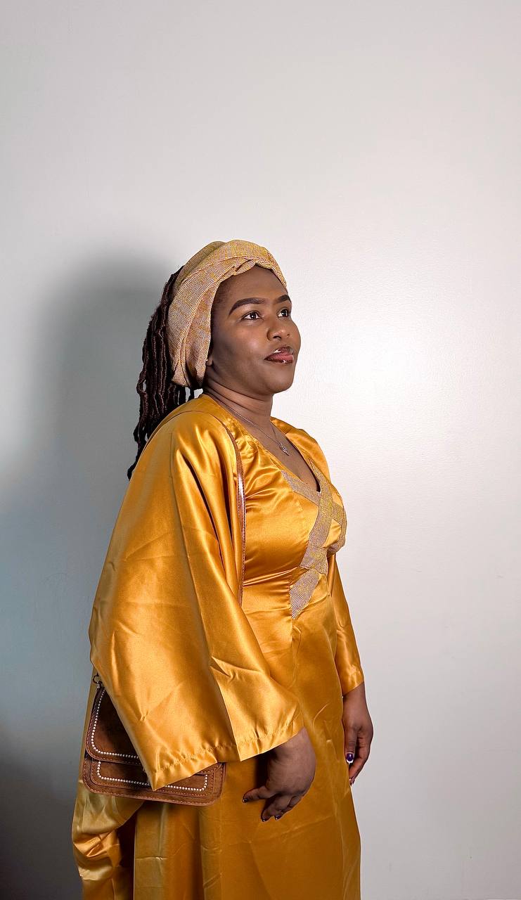 BOUBOU AMARA EN SATIN ET PAGNE AVEC FOULARD