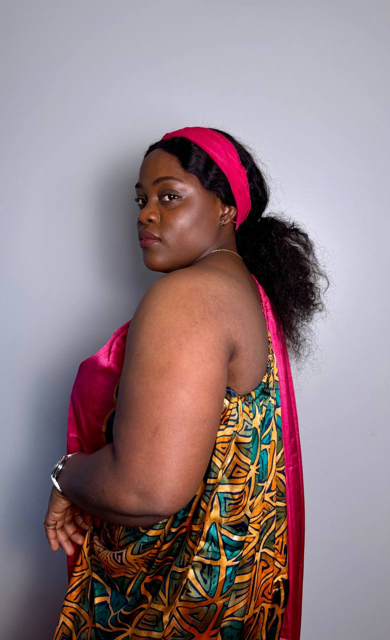 ROBE SITA EN SOIE AVEC FOULARD