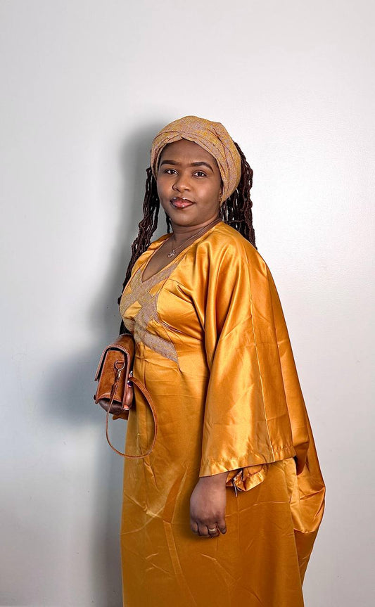 BOUBOU AMARA EN SATIN ET PAGNE AVEC FOULARD
